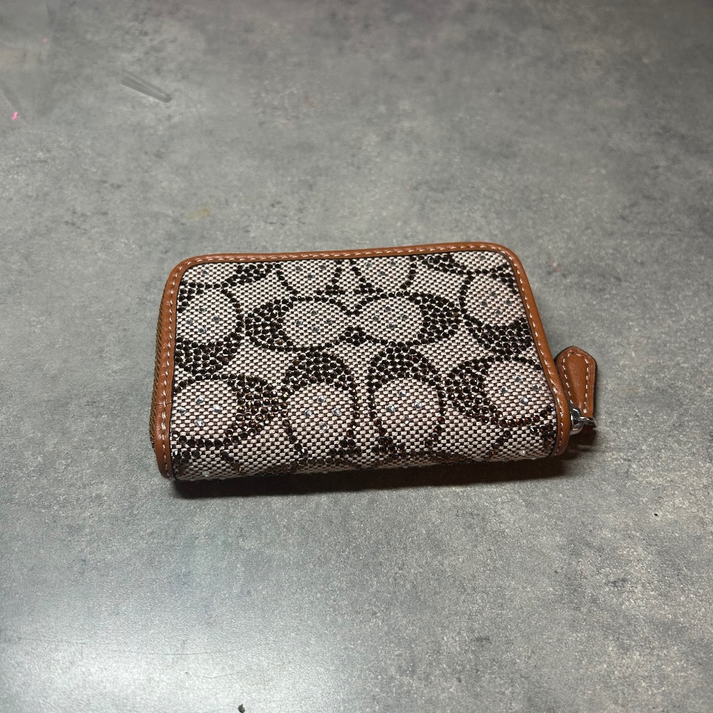 coach- Essential Small Zip Around Card Case In Crystal Signature Jacquard